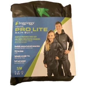 New youth frogg toggs rain suit size small medium. PVC free design